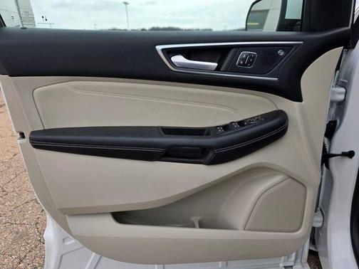 Star White 2022 Ford Edge Titanium