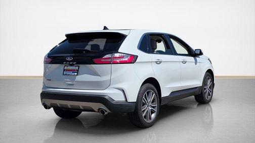White Metallic 2022 Ford Edge Titanium