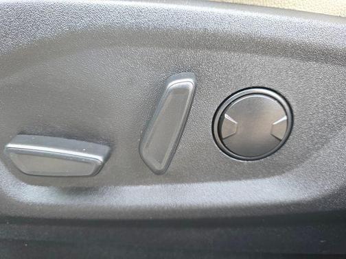 Star White 2022 Ford Edge Titanium