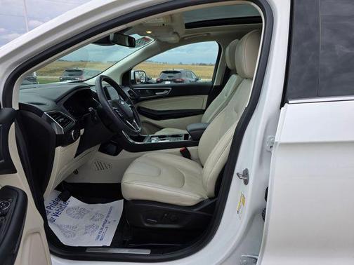 Star White 2022 Ford Edge Titanium