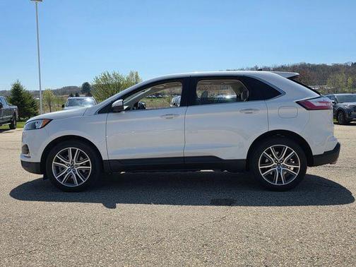 White Metallic 2022 Ford Edge Titanium