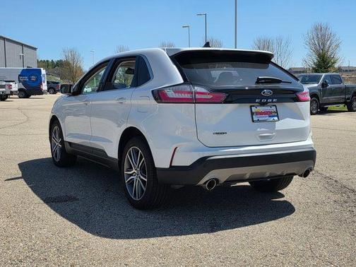 White Metallic 2022 Ford Edge Titanium