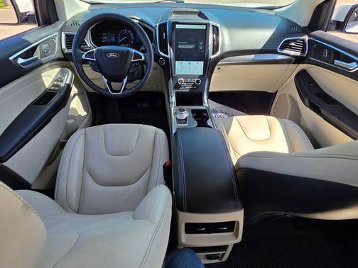 White Metallic 2022 Ford Edge Titanium