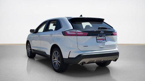 White Metallic 2022 Ford Edge Titanium