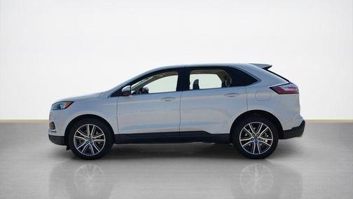 White Metallic 2022 Ford Edge Titanium