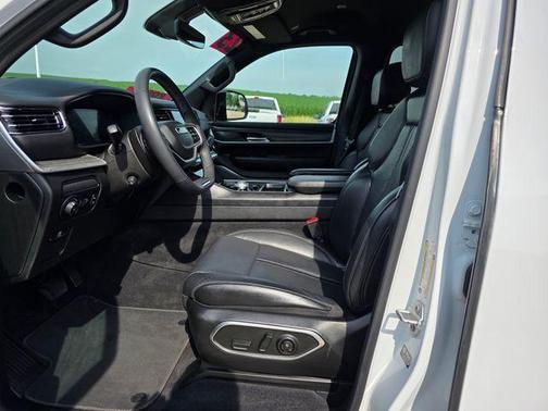 Bright White Clearcoat 2023 Jeep Wagoneer Series III