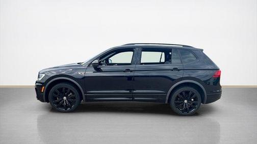 Deep Black Pearl Effect 2020 Volkswagen Tiguan 2.0T SE R-Line Black