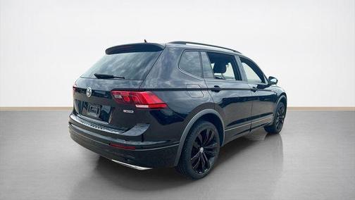 Deep Black Pearl Effect 2020 Volkswagen Tiguan 2.0T SE R-Line Black