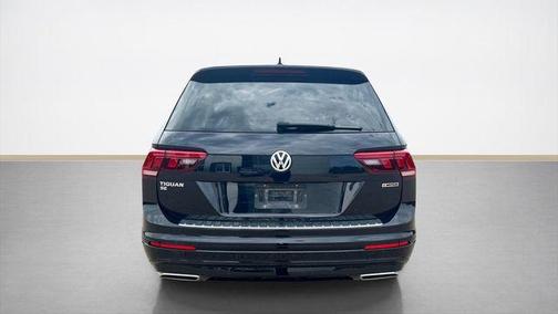 Deep Black Pearl Effect 2020 Volkswagen Tiguan 2.0T SE R-Line Black
