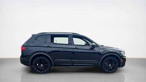 Deep Black Pearl Effect 2020 Volkswagen Tiguan 2.0T SE R-Line Black