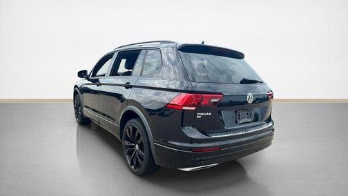 Deep Black Pearl Effect 2020 Volkswagen Tiguan 2.0T SE R-Line Black