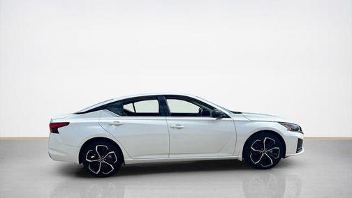 White 2024 Nissan Altima 2.5 SR