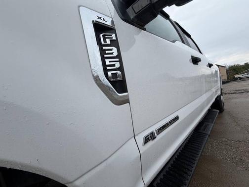 Oxford White 2019 Ford F-350 XLT