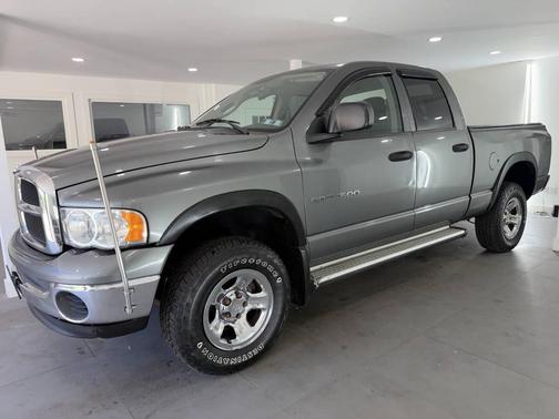 Gray 2005 Dodge Ram 1500 SLT Quad Cab