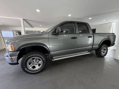 Gray 2005 Dodge Ram 1500 SLT Quad Cab