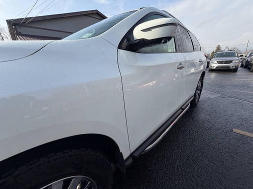 2018 Nissan Pathfinder SL