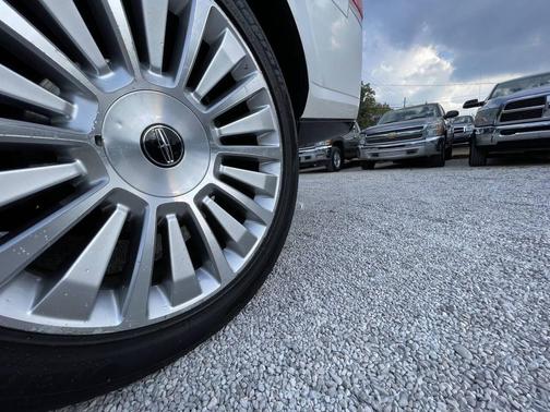 2015 Lincoln Navigator Base
