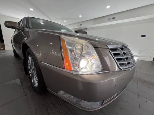 Brown 2006 Cadillac DTS Luxury