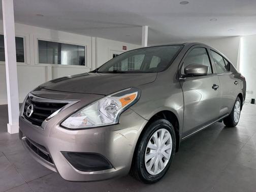 Gun Metallic 2017 Nissan Versa 1.6 S+