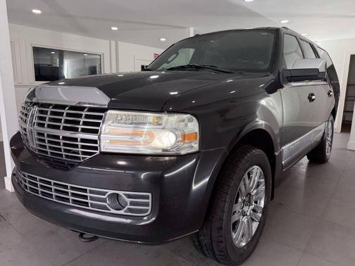 Tuxedo Black Metallic 2010 Lincoln Navigator Base