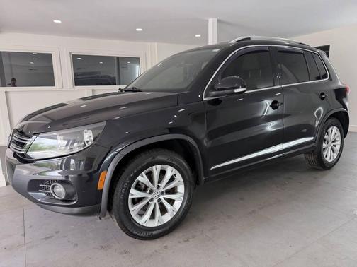 Deep Black Pearl 2016 Volkswagen Tiguan R-Line