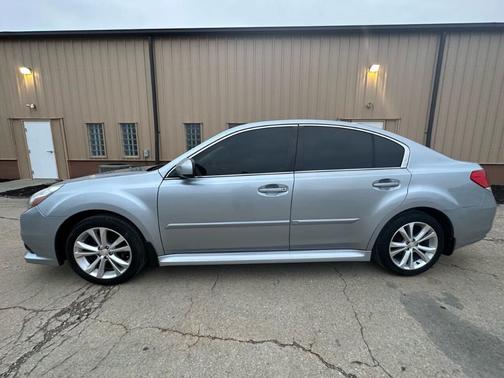 Photo 2 of 29 of 2013 Subaru Legacy 2.5i Limited