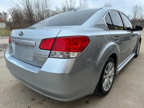 Photo 5 of 29 of 2013 Subaru Legacy 2.5i Limited