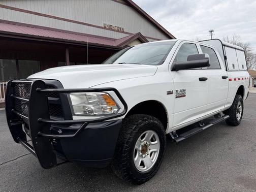 Bright White Clearcoat 2018 RAM 2500 Tradesman Crew Cab 4x4 6'4' Box