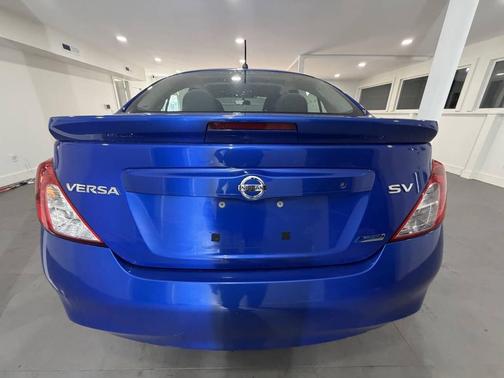 Blue 2013 Nissan Versa 1.6 S