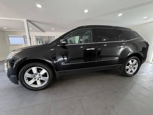 Mosaic Black Metallic 2017 Chevrolet Traverse Premier