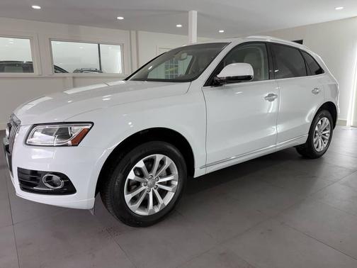 White 2015 Audi Q5 2.0T Premium