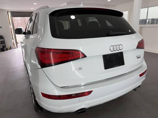 White 2015 Audi Q5 2.0T Premium