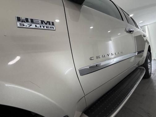 Light Sandstone Metallic Clearcoat 2008 Chrysler Aspen Limited