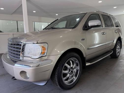 Light Sandstone Metallic Clearcoat 2008 Chrysler Aspen Limited