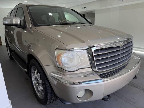 Light Sandstone Metallic Clearcoat 2008 Chrysler Aspen Limited