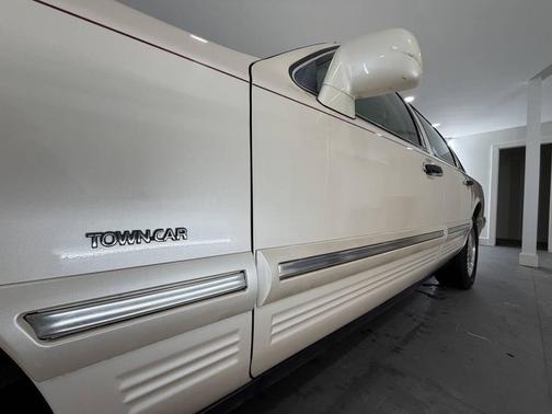 1996 Lincoln Town Car Cartier