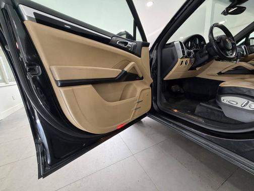 Black 2014 Porsche Cayenne Platinum Edition