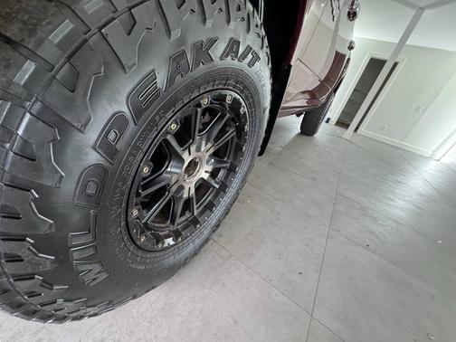 Delmonico Red Pearlcoat 2018 RAM 1500 Big Horn