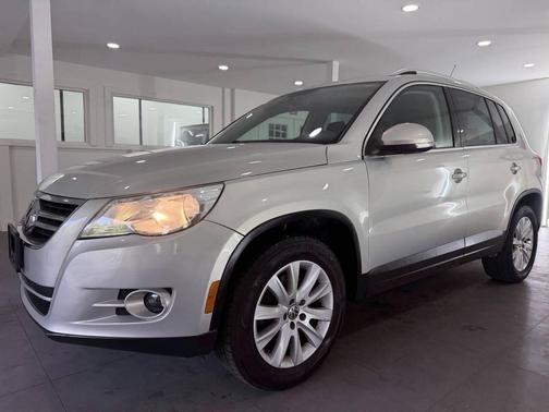 Reflex Silver Metallic 2009 Volkswagen Tiguan Base