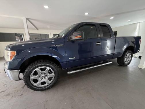 Blue 2013 Ford F-150 XLT