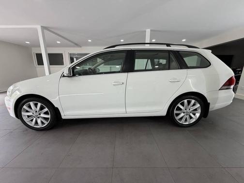 Candy White 2011 Volkswagen Jetta SportWagen TDI