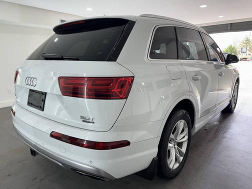 White 2018 Audi Q7 3.0T Premium Plus