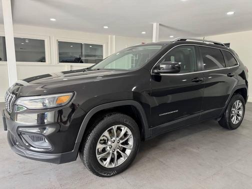 Diamond Black Crystal Pearlcoat 2019 Jeep Cherokee Latitude Plus