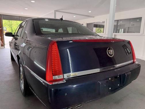 Blue Chip 2007 Cadillac DTS Luxury