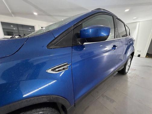 Ruby Red Metallic Tinted Clearcoat 2017 Ford Escape SE