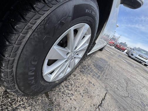 2016 Volkswagen Golf SportWagen TSI S 4-Door