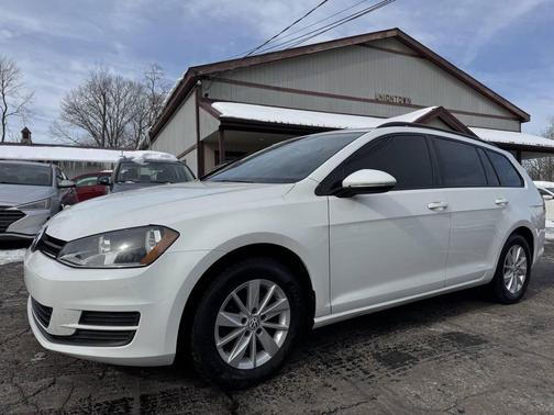 2016 Volkswagen Golf SportWagen TSI S 4-Door