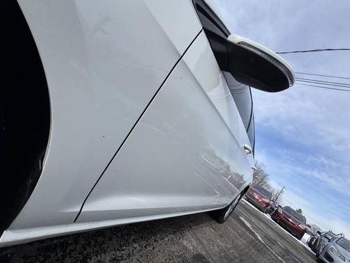 2016 Volkswagen Golf SportWagen TSI S 4-Door