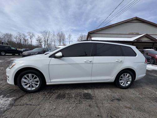 2016 Volkswagen Golf SportWagen TSI S 4-Door