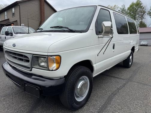 Oxford White Clearcoat 2002 Ford E350 Super Duty XL Wagon